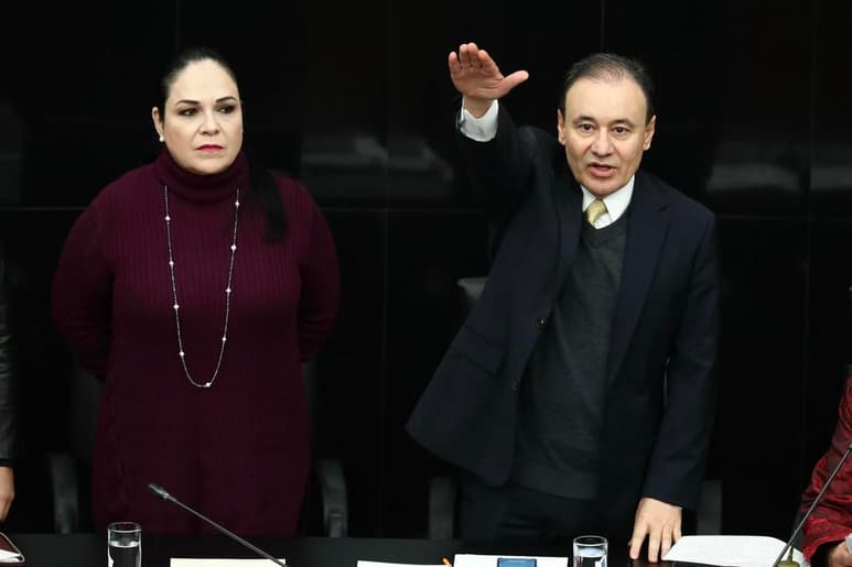 Al comparecer ante senadores de la Comisiones de Seguridad y Bicamaral de Seguridad Nacional, el funcionario rechazó que la estrategia de seguridad del gobierno federal no funcione, pues, consideró, que requiere tiempo para madurar y dar los resultados esperados.
(NOTIMEX)