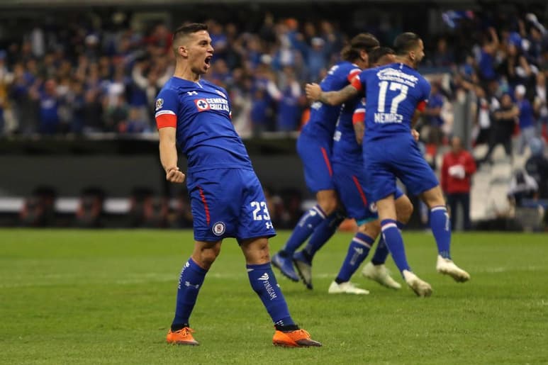El futbolista argentino podría volver a la disciplina de la Máquina Cementera de la Cruz Azul. (ARCHIVO)