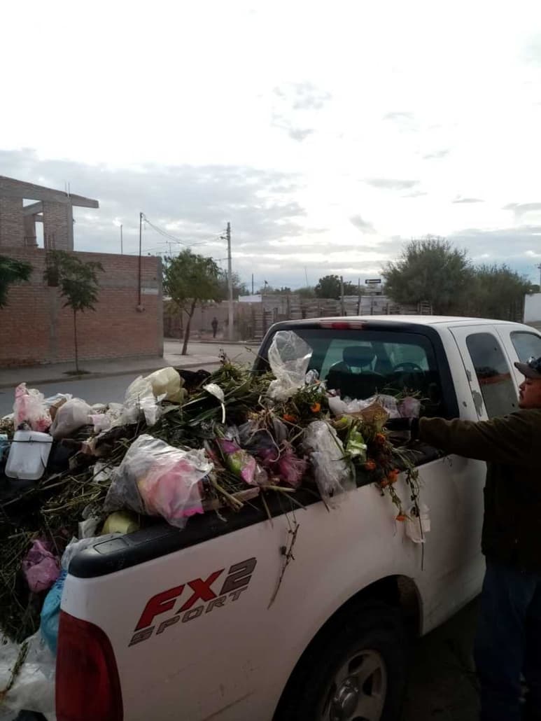 Las acciones de limpieza no han parado en el Panteón Municipal de San Pedro. (EL SIGLO DE TORREÓN / BETTY SILVA)