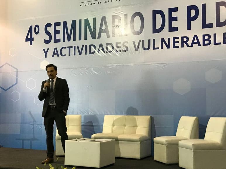 La Unidad de Inteligencia Financiera (UIF), de la Secretaría de Hacienda, llamó al sector privado a sumarse al combate de lavado de dinero y financiamiento al terrorismo, pues representan un problema para el desarrollo económico del país. (ESPECIAL)