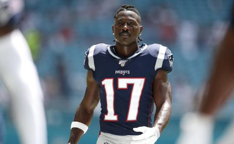 El exjugador de los Patriotas de Nueva Inglaterra fue cortado del plantel debido a que enfrenta cargos de acoso sexual. (CORTESÍA)