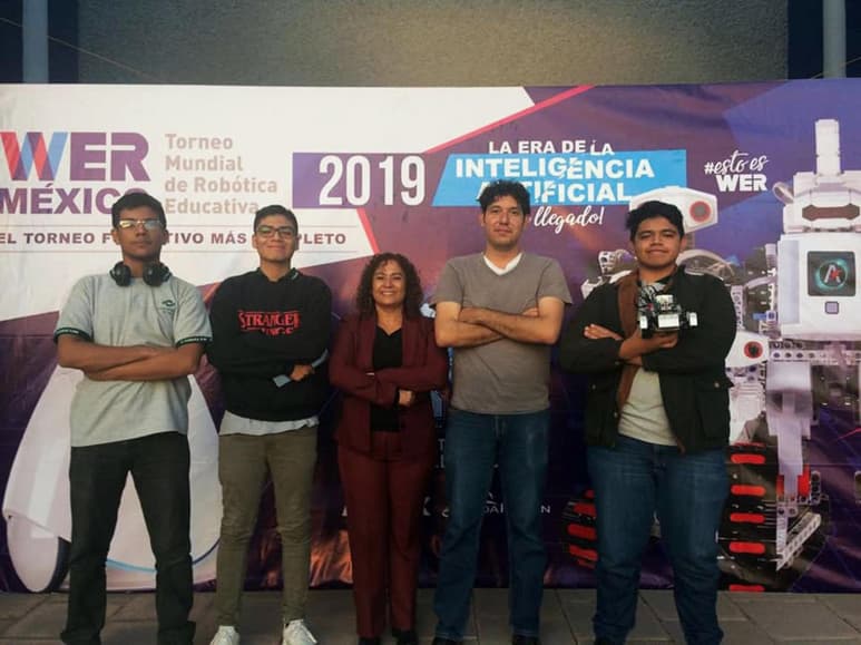 El Conalep Torreón, que desde hace años también tiene una cultura de la robótica, se colocó en la posición 23 por lo que clasificó al Nacional de Robótica WER en la categoría bachillerato.
(EL SIGLO DE TORREÓN)
