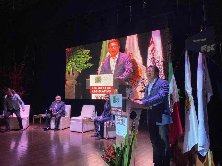 Además, estuvieron legisladores morenistas de otros distritos del país y como invitado especial acudió Mario Delgado, coordinador de la bancada de Morena en la Cámara de Diputados. (EL SIGLO DE TORREÓN)