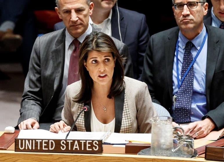 La exembajadora estadounidense en las Naciones Unidas (ONU) Nikki Haley reveló en unas memorias de pronta publicación que dos exfuncionarios de la actual administración intentaron reclutarla para conspirar contra el presidente Donald Trump. (ARCHIVO)