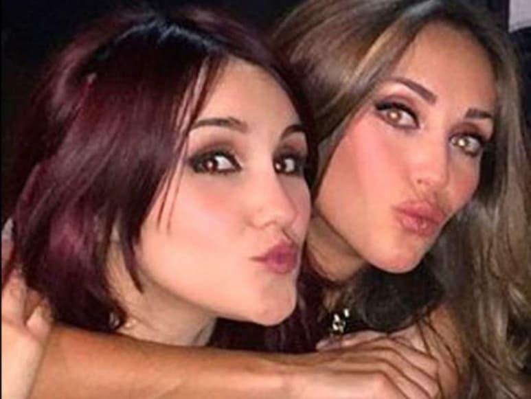 Anahí, fue la primera y la única hasta el momento, que utilizó sus redes sociales para felicitar y desear todo lo mejor a la pareja. (ESPECIAL)
