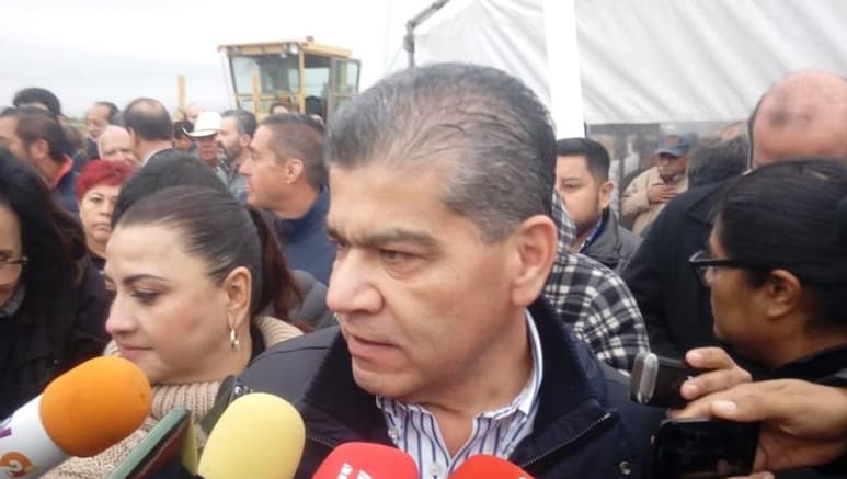Riquelme además se dijo preocupado por la imagen que proyecta México hacia el resto del mundo con el asilo que se le ha otorgado a Evo Morales, aunque confesó que no es un asunto que le afecte directamente a Coahuila. (FERNANDO COMPEÁN)