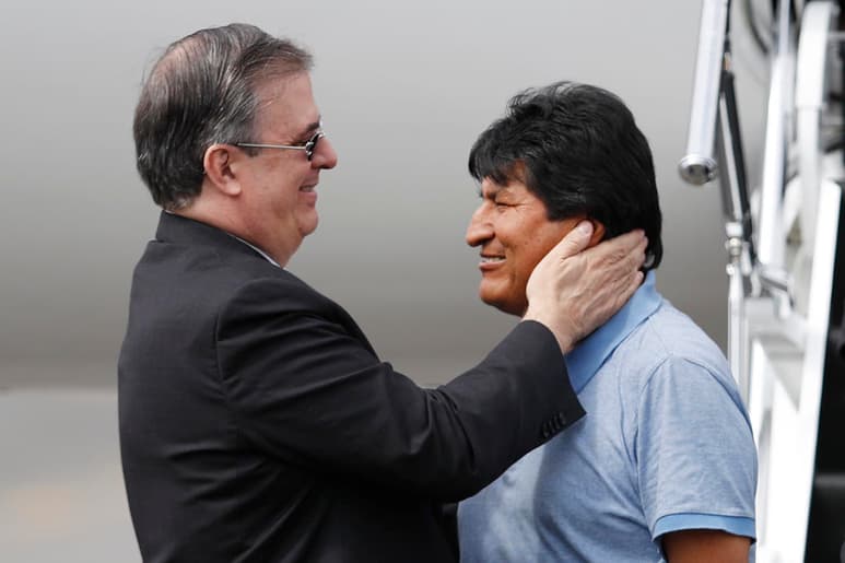 El secretario de Relaciones Exteriores le entregó un saludo del presidente Andrés Manuel López Obrador “y de todo el pueblo de México”. (AP)