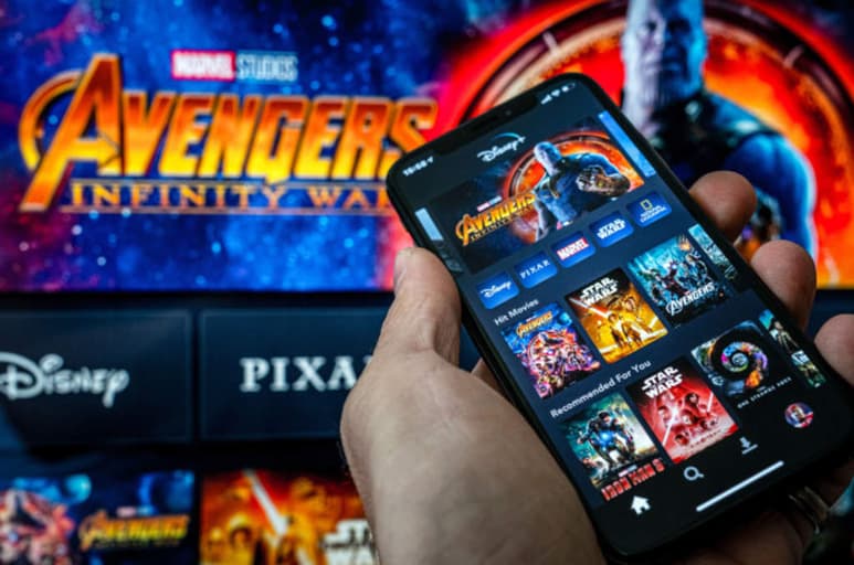 Disney esparce su polvo de hadas sobre la industria del streaming con el lanzamiento de su servicio Disney Plus, que ofrece un arsenal de franquicias populares, incluyendo series originales de Marvel y Star Wars, a un bajo costo. (ESPECIAL)
