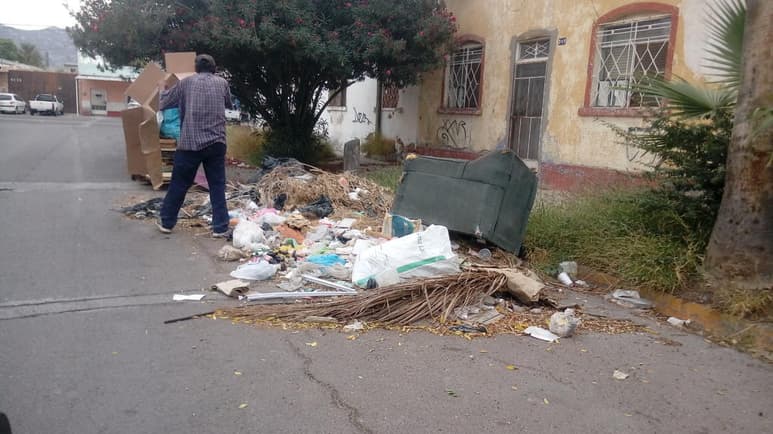 Despiden algunos malos olores y dan un mal aspecto al sector. (EL SIGLO DE TORREÓN)