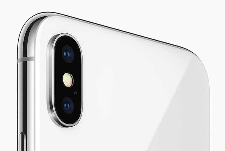 La red social Facebook alertó de un fallo que afecta a la versión más actualizada del sistema operativo para teléfonos iPhone y que hace que la cámara se active automáticamente sin que el usuario lo autorice. (ARCHIVO)