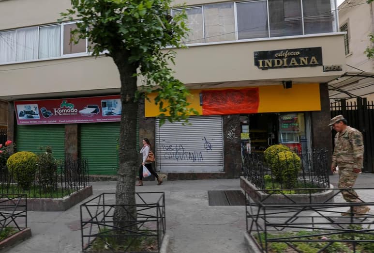 La inestabilidad política en Bolivia se ha sumado a la proveniente de Chile para debilitar la cotización regional del dólar. (EFE)
