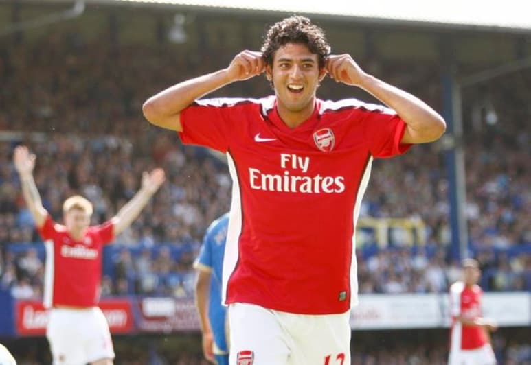 El mexicano Carlos Vela, llegó al Arsenal en el 2005 pero debutaría con los Gunners hasta el 2007. (CORTESÍA)