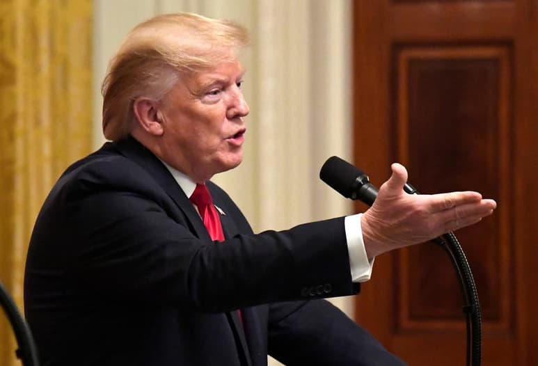 En una rueda de prensa, Trump negó tener conocimiento de la llamada telefónica con Sondland. (EFE)