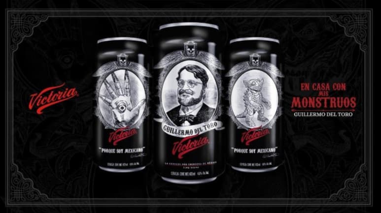 Guillermo del Toro reaccionó al ver sus creaciones en estas latas, pues hicieron uso de su nombre e imagen sin consultarle. (ESPECIAL)