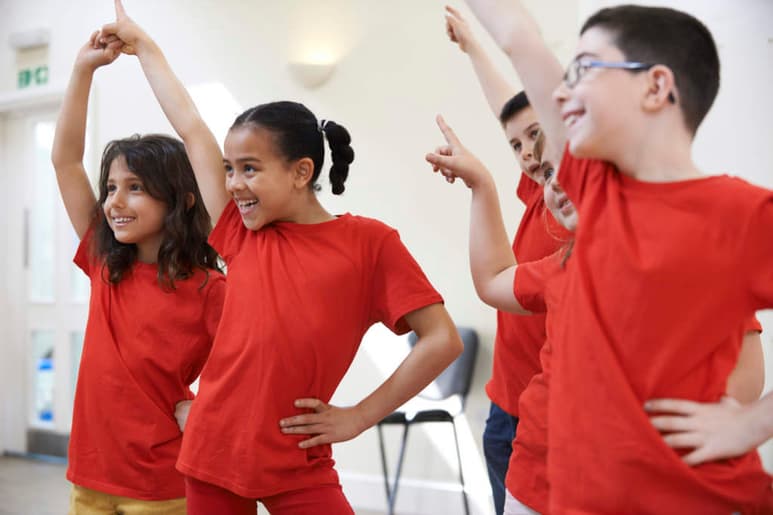 Participar en actividades artísticas como cantar y bailar desde la niñez promueve una buena salud y disminuye las desigualdades sociales. (ARCHIVO)