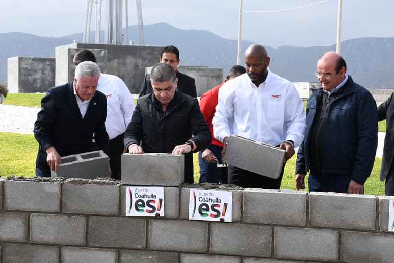 El alcalde de Torreón destacó que la instalación de Milwaukee representa una nueva etapa de inversiones en la región, pues en los próximos meses habrá más compañías instalándose en la Comarca Lagunera. (FERNANDO COMPEÁN)