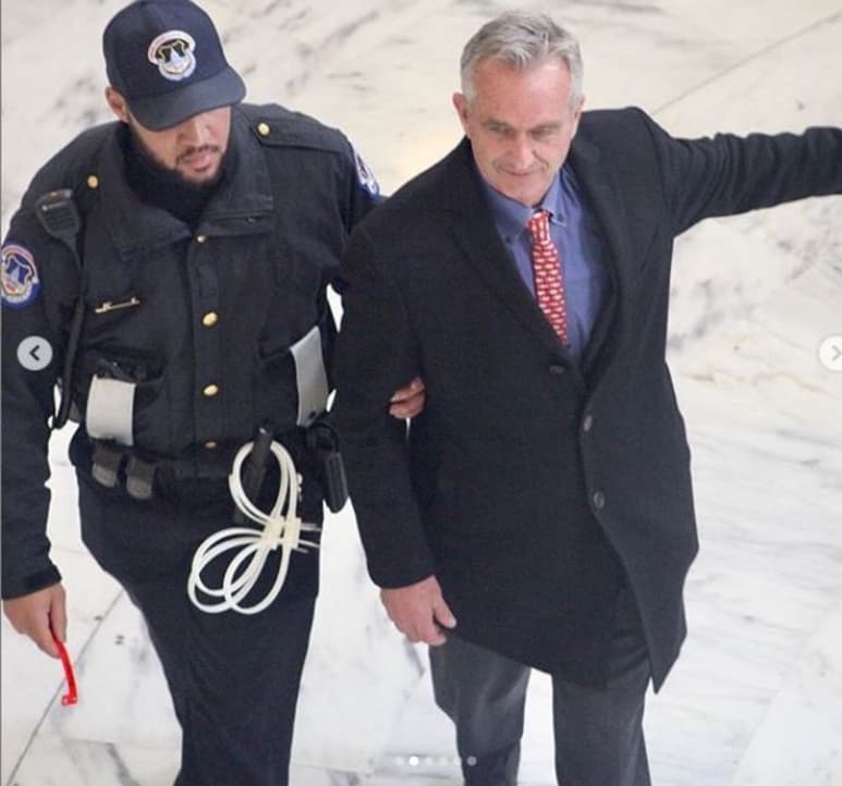Policía. Arresta al activista Robert Kennedy Jr. (ESPECIAL)