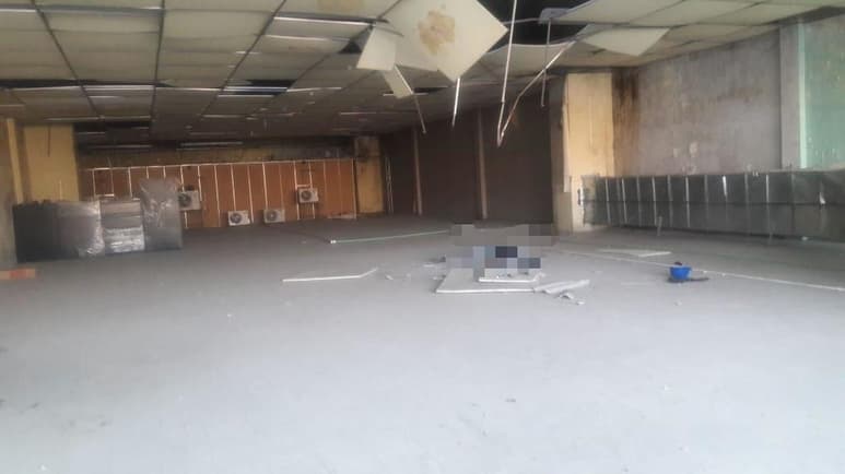 La víctima cayó de una altura de siete metros mientras laboraba en el techo de una oficina. (EL SIGLO DE TORREÓN)