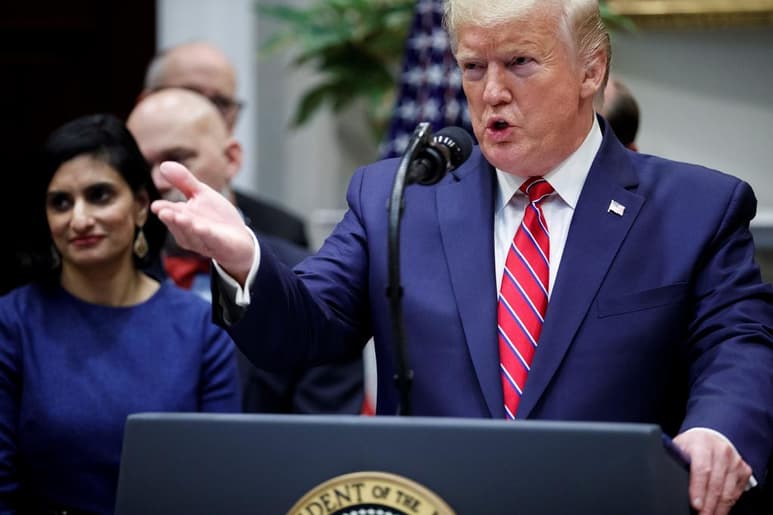 Esta es la primera vez que Trump habla sobre la posibilidad de testificar ante el Congreso. (ARCHIVO)