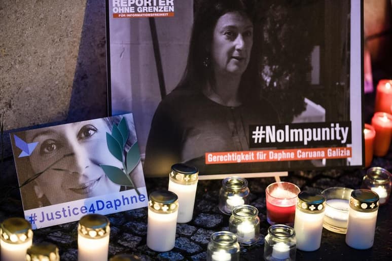 El Primer Ministro de Malta firmó un perdón condicional al posible intermediario entre el autor intelectual y los autores materiales del asesinato de la periodista Daphne Caruana Galizia. (ARCHIVO)