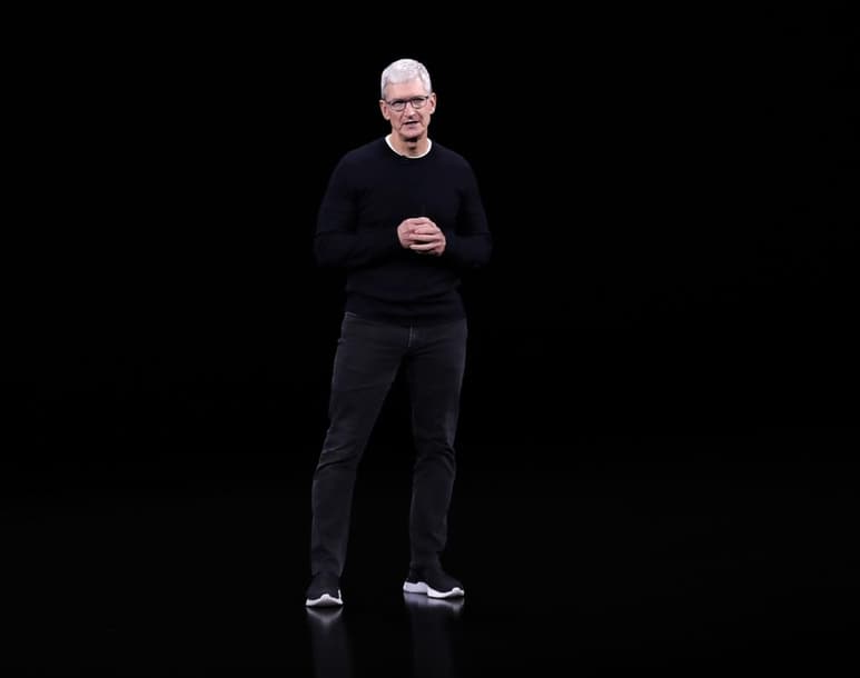 'La privacidad es clave. Nosotros creemos que es falso que no puedas hacer inteligencia artificial sin tener una enorme cantidad de datos que violen la privacidad de las personas', dijo Tim Cook. (ARCHIVO)