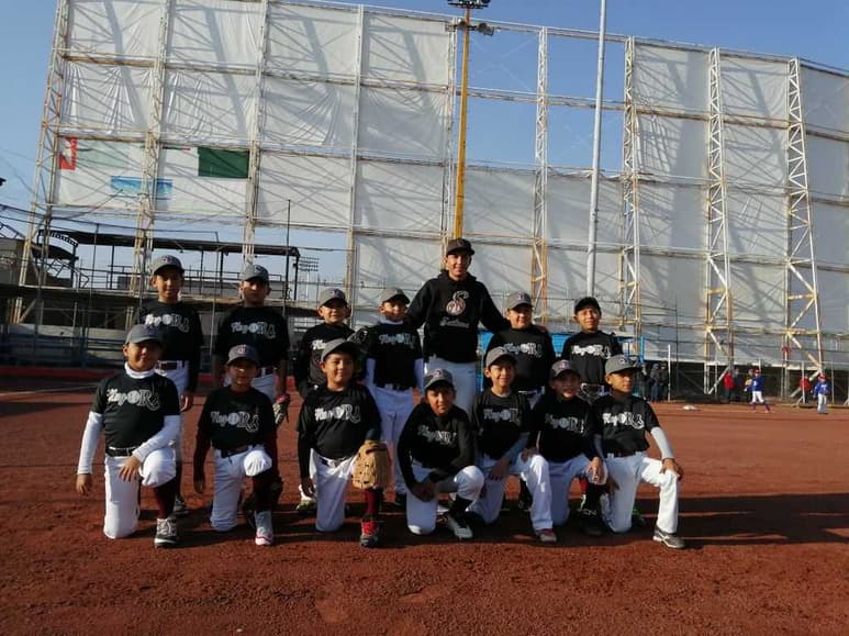 El equipo de la categoría 7 - 8 años de edad, logró avanzar hasta las semifinales, despidiéndose con una derrota ante Chihuahua. (ESPECIAL) 