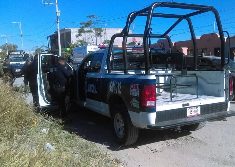 Elementos de la Dirección de Seguridad Pública Municipal y de la Policía Estatal, implementaron un operativo en la zona en busca del responsable, sin resultados positivos. (ARCHIVO)