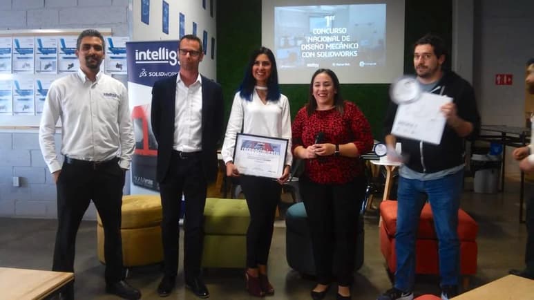 La estudiante del 4º cuatrimestre de Técnico Superior Universitario en Mecánica Industrial, se llevó el segundo sitio gracias a su diseño EG-Hibrid. (EL SIGLO DE TORREÓN)