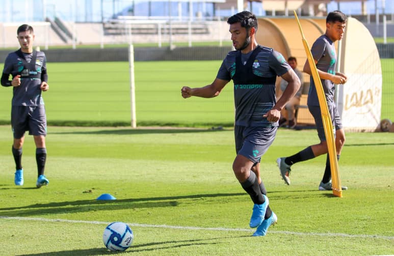 El que se haya clasificado a los octavos de final en la Copa MX y el quedar de líder solitario en la Liga, para Eduardo es sinónimo que el grupo tenga una competencia interna sana. (Cortesía)