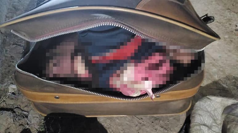 Fue a la orilla de la calle, donde las autoridades ubicaron una maleta en diversas tonalidades de café y al interior de la misma el cadáver de un hombre maniatado de pies y manos, del cual hasta el momento se desconoce la identidad. (EL SIGLO DE TORREÓN)