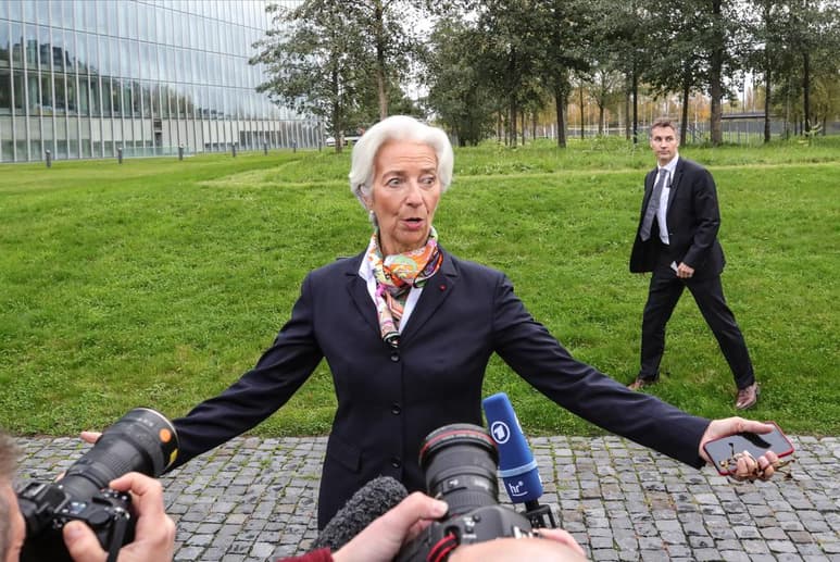 La presidenta del Banco Central Europeo (BCE), Christine Lagarde, exhortó hoy a los países europeos a “innovar e invertir” más para apoyar el crecimiento económico en la región de cara al futuro, en su primer discurso oficial ya en el ejercicio de sus nuevas funciones al frente de la institución. (ARCHIVO)