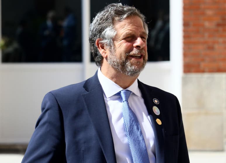 Rubinstein expresó su 'renuncia indeclinable' al no poder cumplir con una de sus 'máximas prioridades'. (ARCHIVO)