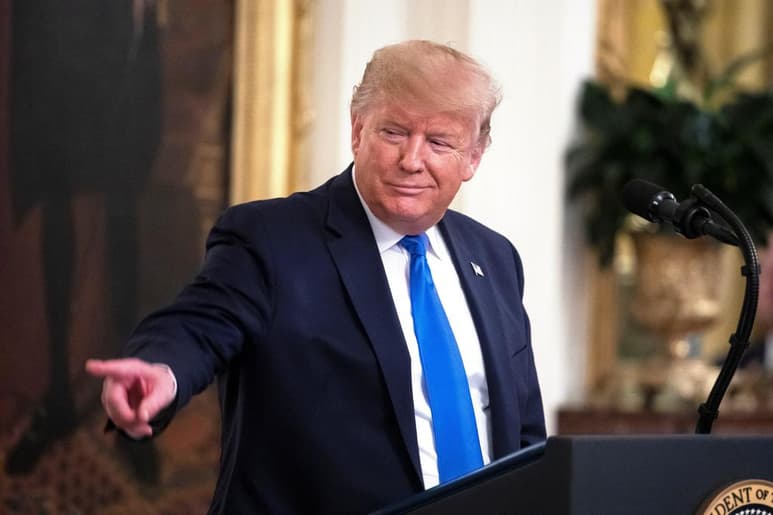 El presidente de Estados Unidos, Donald Trump, aseguró que él persuadió a su homólogo chino, Xi Jinping, de que se abstuviera de enviar militares de su país para reprimir y acabar con las prolongadas protestas en Hong Kong. (ARCHIVO)