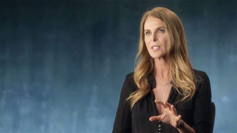 Catherine Oxenberg cimbró su vida en 2011, cuando llevó a su hija, India Oxenberg, a un seminario empresarial dictado en California por un grupo llamado NXIVM. (ESPECIAL)