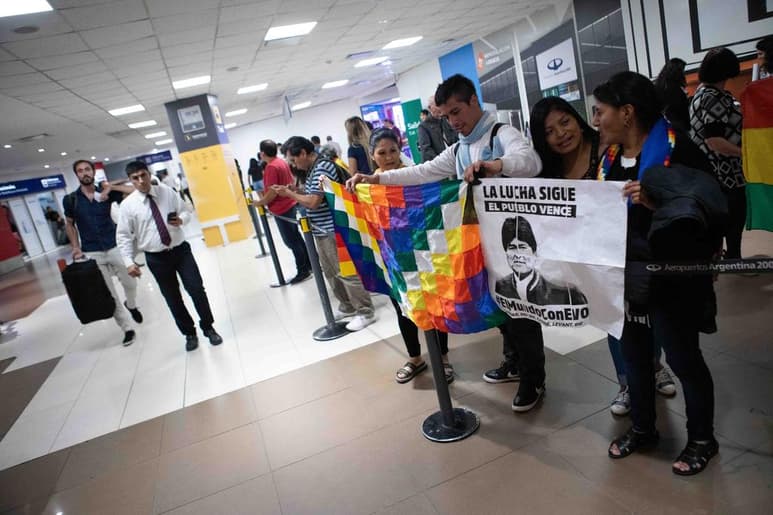 Evaliz Morales Alvarado y Álvaro Morales Peredo llegaron a Buenos Aires procedentes de Lima. (EFE)