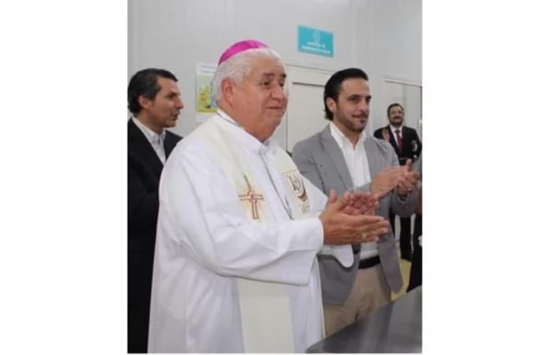 El también arzobispo de Monterrey, consideró que la inseguridad y la violencia podrían mitigarse en México y en la entidad, en la medida que los ciudadanos nos portemos bien, que respetemos la ley, la vida; que también se disminuya en el país el consumo de drogas. (EL UNIVERSAL)