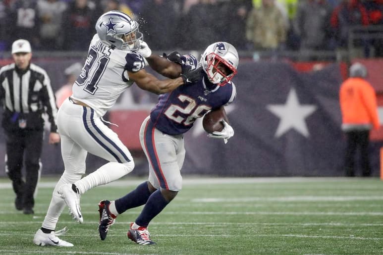 Dallas no pudo de nueva cuenta contra un rival con récord ganador. (AP)