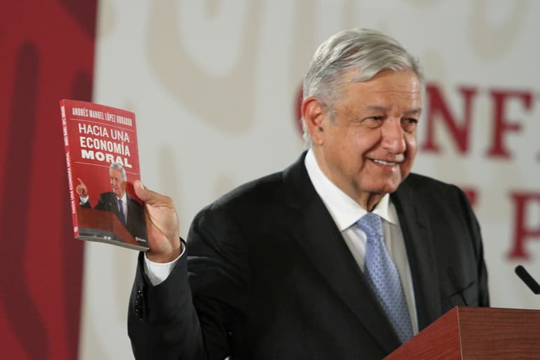 Algunos empresarios consideran que no es necesario comprarlo ni leerlo, y otros asegura que lo van a leer. (ARCHIVO) 