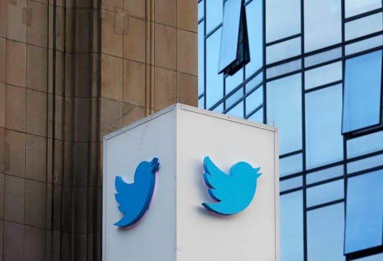 Twitter ha puesto a disposición de sus usuarios en todo el mundo una función para que estos puedan ocultar las respuestas a sus tuits. (ARCHIVO)