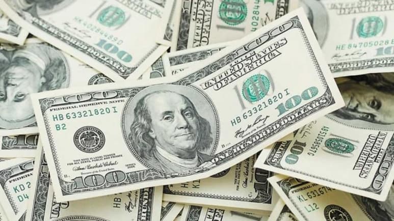A lo largo de la semana, el tipo de cambio podría fluctuar entre 19.20 y 19.55 pesos por dólar, influido por la negociación comercial entre Estados Unidos y China, así como el proceso de ratificación del TMEC. (ESPECIAL)