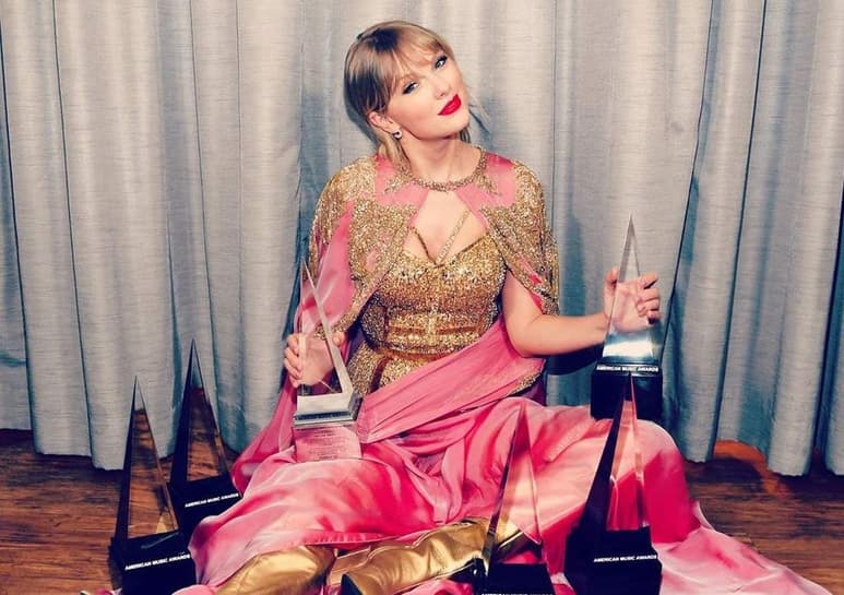 La proveniente de Pensilvania recibió su primer AMAs por Mejor álbum gracias a Lover, con el que igualó el récord del 'Rey del pop' con 24 galardones. (INSTAGRAM)