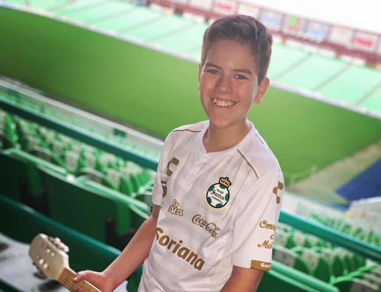 El pequeño participa en el equipo de Carlos Rivera. (CAPTURA)