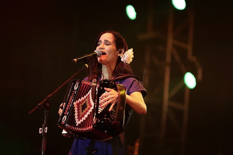 Con nuevo material. Julieta saca al mercado La Enamorada, nuevo álbum basado en su obra de teatro. (ARCHIVO)