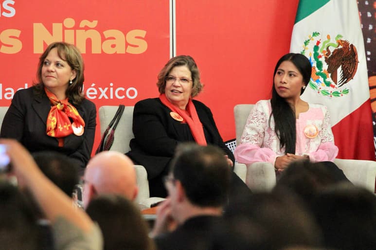 La actriz mexicana Yalitza Aparicio, protagonista de la oscarizada película Roma, denunció este martes que las mujeres indígenas se suelen ver forzadas a perder su 'identidad' para evitar ser discriminadas en México. (ARCHIVO)