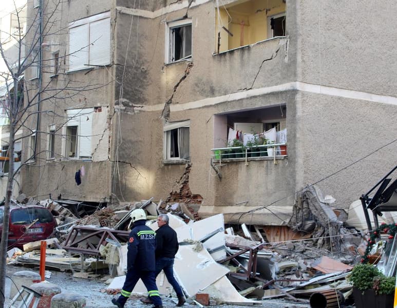 El sismo de 6.4 grados de magnitud que sacudió esta madrugada a Albania ha dejando hasta ahora 16 muertos y más de 600 heridos. (ARCHIVO)