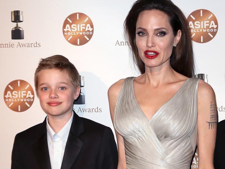 Se los pide. Los actores Angelina Jolie y Brad Pitt le cambian a Shiloh el nombre por John, dijo el actor en una entrevista. (ARCHIVO) 
