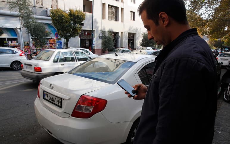 Las autoridades iraníes comenzaron este miércoles a restaurar la conexión de internet en los teléfonos móviles. (ARCHIVO)