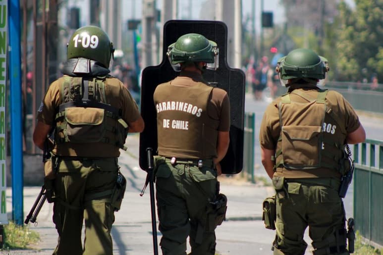 El presidente Sebastián Piñera admitió el miércoles que Chile no cuenta con policías suficientes para mantener el orden. (ARCHIVO)