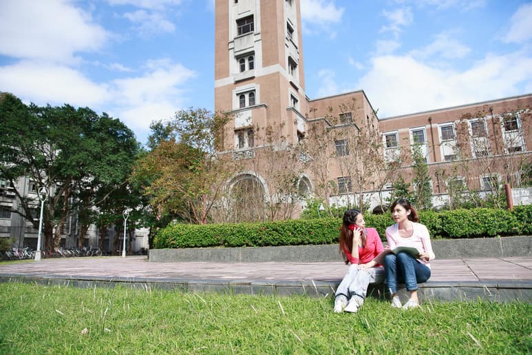 Unos 250 inmigrantes se inscribieron a sabiendas en una universidad falsa cerca de Detroit a fin de quedarse en Estados Unidos. (ARCHIVO) 