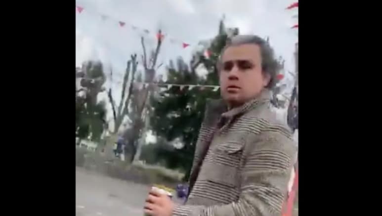 Daniel “N” agredió a Sofía tras un alcancé automovilístico. La agresión quedó registrada en un video en el cual se observa al hombre gritar e insultar a la víctima que le ofreció disculpas, pero el agresor lanza café contra su cuerpo.